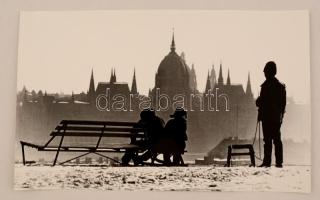 cca 1960 Gebhardt György (1910-1993): Budapesti tél, aláírt vintage fotóművészeti alkotás, 25x40 cm