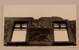 cca 1980 Bruzák Noémi: Túloldal, feliratozott vintage fotóművészeti alkotás, 23x38,5 cm