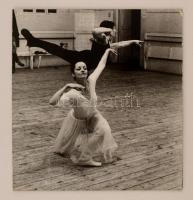 cca 1975 Nagy Ottó: Próba, feliratozott vintage fotóművészeti alkotás, kasírozva, 28x26 cm