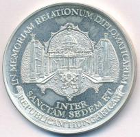 1990. "A vatikáni diplomáciai kapcsolatok felvételének emlékére / Citta del Vaticano" Ag emlékérem (36,20g/0,835/42,5mm) T:1-(PP)