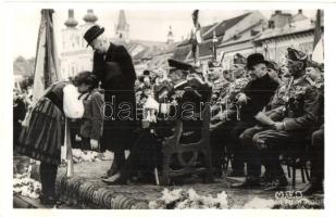 1940 Marosvásárhely, Targu Mures; Bevonulás, Horthy Miklós, Purgly Magdolna, tisztek / entry of the Hungarian troops, officers