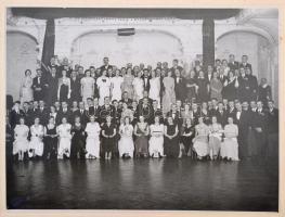 cca 1930 Bálozók, Orelly Fotóműintézet, pecséttel jelzett, kartonra kasírozva, 23x17 cm, karton 33x25 cm.