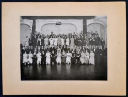 cca 1930 Bálozók, Orelly Fotóműintézet, pecséttel jelzett, kartonra kasírozva, 23x17 cm, karton 33x2...