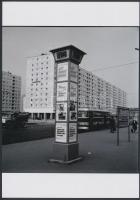 cca 1972 Budapest, 37 M jelzésű autóbusz a megállóban, korabeli negatívról készült mai nagyítás, 25x18 cm