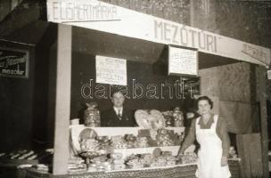 cca 1950 Badár Balázs mezőtúri fazekas fénykép hagyatékából 21 db negatív és pozitív kép, 6x4 cm és ...