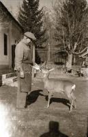 cca 1950 Badár Balázs mezőtúri fazekas fénykép hagyatékából 21 db negatív és pozitív kép, 6x4 cm és ...