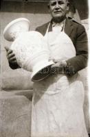 cca 1950 Badár Balázs mezőtúri fazekas fénykép hagyatékából 21 db negatív és pozitív kép, 6x4 cm és ...