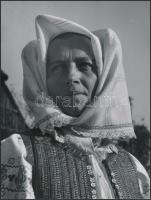 cca 1965 Botta Ferenc (1919-1968): Szlovák asszony, aláírt vintage fotóművészeti alkotás, 24x18 cm