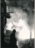 cca 1971 Zsigri Oszkár (1933-?): Vasöntöde, jelzés nélküli vintage fotóművészeti alkotás a szerző hagyatékából, 24x18 cm