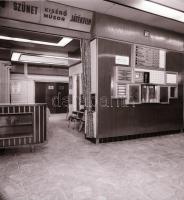 1982 Budapest, ADY mozi külső-belső felvételei, 6 db szabadon felhasználható vintage negatív, 6x6 cm