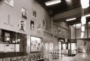 1982 Budapest, NAP mozi külső-belső felvételei, 7 db szabadon felhasználható vintage negatív, 6x6 cm