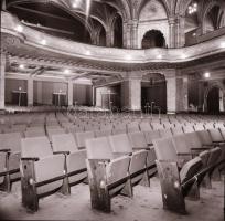 1982 Budapest, URÁNIA mozi külső-belső felvételei, 8 db szabadon felhasználható vintage negatív, 6x6...