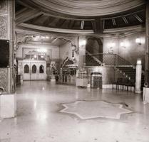 1982 Budapest, URÁNIA mozi külső-belső felvételei, 8 db szabadon felhasználható vintage negatív, 6x6...