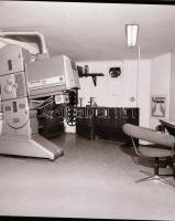 1982 Budapest, MŰVÉSZ mozi külső-belső felvételei, 7 db szabadon felhasználható vintage negatív, 6x6...