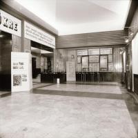 1982 Budapest, MŰVÉSZ mozi külső-belső felvételei, 7 db szabadon felhasználható vintage negatív, 6x6...