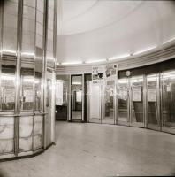 1982 Budapest, HORIZONT mozi külső-belső felvételei, 6 db szabadon felhasználható vintage negatív, 6...