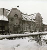 1971 Budapesti épületek, 8 db pontos címmel ellátott, szabadon felhasználható vintage negatív a helyszínekről, 6x7 cm és 6x6 cm