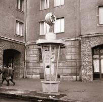 1970-1971 Budapest, a Fővárosi Moziüzemi Vállalat hirdető oszlopai, plakáthelyei, kirakatai, ahol az új filmeket hirdették, 13 db szabadon felhasználható, vintage negatív, 6x6 cm