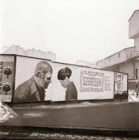 1970-1971 Budapest, a Fővárosi Moziüzemi Vállalat hirdető oszlopai, plakáthelyei, kirakatai, ahol az...