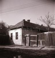 cca 1972 Kecskemét, Árpád város bontása, 12 db szabadon felhasználható vintage negatív, 6x6 cm