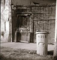 cca 1972 Kecskemét, Árpád város bontása, 12 db szabadon felhasználható vintage negatív, 6x6 cm