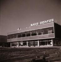 cca 1972 Kecskemét, Árpád város bontása, 12 db szabadon felhasználható vintage negatív, 6x6 cm