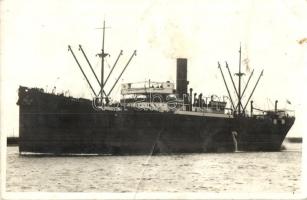 Neptun Tengerhajózási Rt. "Nyugat" tengeri gőzhajója / Hungarian ocean liner steamship, photo (fa)