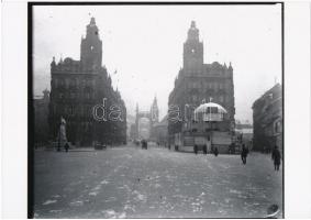 cca 1920 Budapest, Eskü tér, a kupolás épületben helyezték el a Párizsi-udvarból kiköltöztetett kiskereskedők üzleteit, korabeli vintage negatívról készült mai nagyítás, 18x25 cm