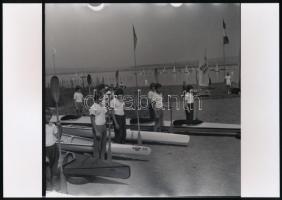 cca 1975 Velencei-tó, ifjúsági versenyek résztvevői, 3 db korabeli vintage negatívról készült mai nagyítások, 18x25 cm