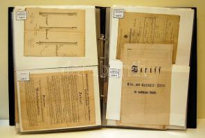 Közel 100 német és latin nyelvű irat az 1700-as évektől a századfordulóig nagyméretű plakátalbumban ...