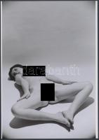 cca 1976 Bevállalós fotómodell, 2 db finoman erotikus fénykép, korabeli negatívról készült mai nagyítás, 25x18 cm / 2 erotic photos, 25x18 cm