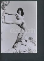 cca 1976 Bevállalós fotómodell, 2 db finoman erotikus fénykép, korabeli negatívról készült mai nagyí...