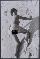 cca 1974 A homok asszonya, 2 db finoman erotikus fénykép, korabeli negatívról készült mai nagyítás, ...