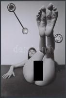 cca 1972 Talpmasszázsra várva, finoman erotikus fénykép, korabeli negatívról készült mai nagyítás, 23x16 cm / erotic photo, 23x16 cm