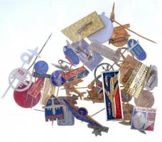 36db-os, nagyrészt klf kitűző és jelvény tétel, légitársaságok és repülők témában T:2,2-