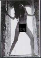 cca 1975 Ablak a világra, 2 db finoman erotikus fénykép, korabeli negatívról készült mai nagyítás, 25x18 cm / 2 erotic photos, 25x18 cm