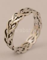 Ezüst(Ag) fonott, áttört gyűrű, jelzett, méret: 53, nettó: 1,6 g