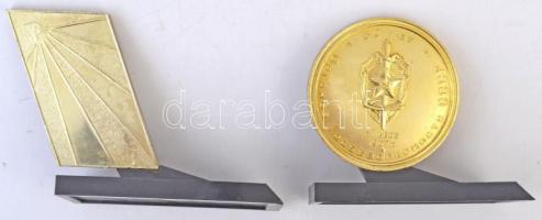 Vegyes 9db-os plakett és emlékérem tétel, közte Szabó Géza (1939- ) 2002. "Kereskedők és Vendég...