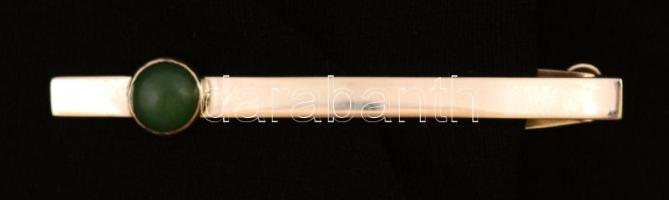 Ezüst(Ag) nefrittel díszített kínai nyakkendőtű, jelzett, h: 6 cm, bruttó: 6,4 g