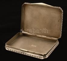 Ezüst(Ag) ornamentikus mintával gazdagon díszített dobozka, jelzett, 7,5x5,5x1 cm, nettó: 56,8 g