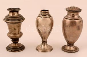 Antik ezüst (Ag.) tárgyak, horpadásokkal, apró letöréssekkel, jelzettek, többen mesterjeggyel, össze...