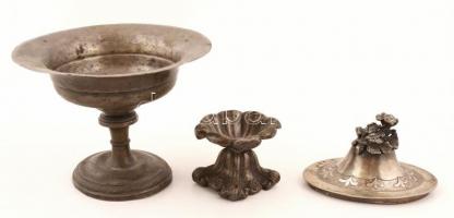 Antik ezüst (Ag.) tárgyak, horpadásokkal, apró letöréssekkel, jelzettek, többen mesterjeggyel, össze...