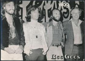 Legendás zenekarokat, énekest ábrázoló fotómásolatok(LGT, Fonográf, Bee Gees, Paul McCartney), 5 db,...