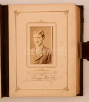 1877 Kiváló állapotú egészbőr kötéses fényképalbum vizitkártya fotók részére. 16 férőhellyel. Kulccs...