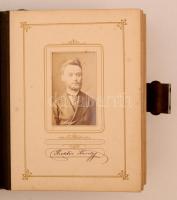 1877 Kiváló állapotú egészbőr kötéses fényképalbum vizitkártya fotók részére. 16 férőhellyel. Kulccs...