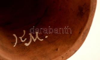 KM jelzéssel: Nő korsóval, kézzel festett cserép, m:24 cm