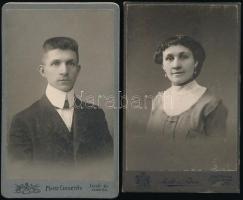 cca 1900 Keményhátú műtermi portréfotók Matz és Társa(Poprád, Igló) műterméből, hátoldalon a műterem képével, 2 db, 11x6 cm