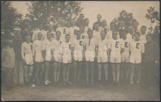 cca 1914 Sportolók csoportja, fotólap, 9x14 cm