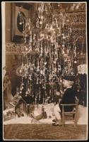 1928 Kisgyermek a karácsonyfa alatt, fotólap, 14x9 cm