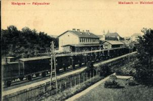 Medgyes, Mediasch; Vasútállomás, vagonok / railway station, wagons